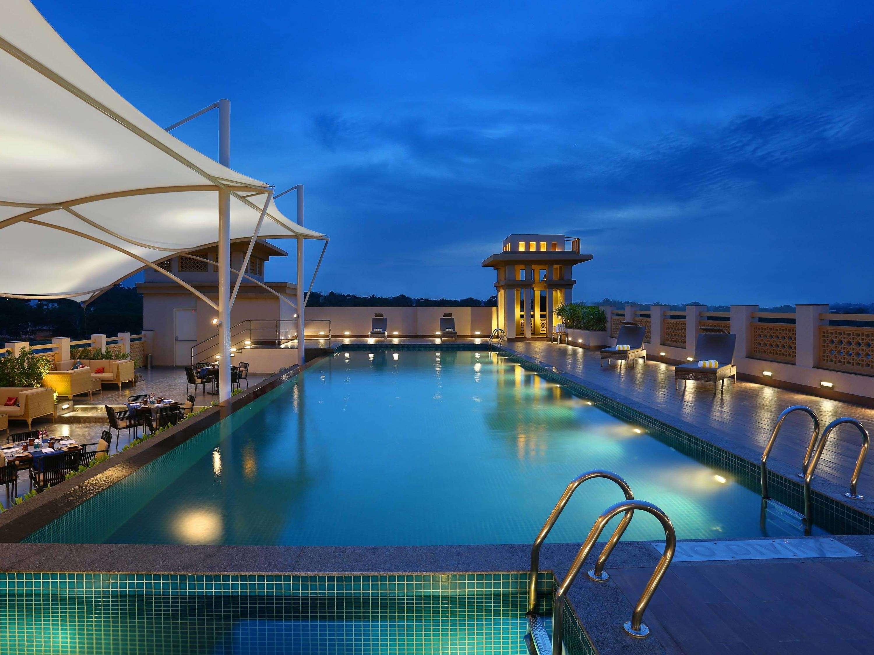Grand Mercure Mysore - An Accor Brand Eksteriør bilde The swimming pool at the hotel