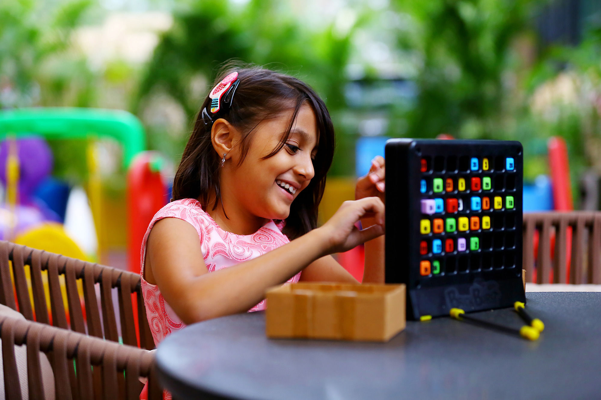 Grand Mercure Mysore - An Accor Brand Eksteriør bilde A child playing with a tablet